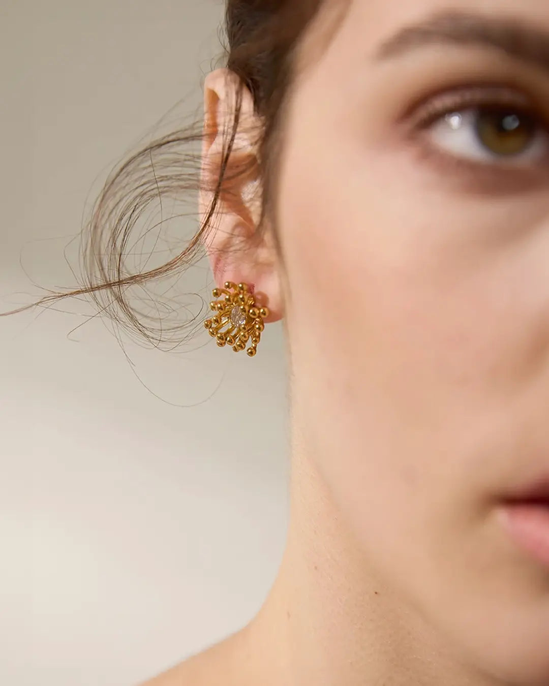 aria-earrings-model4